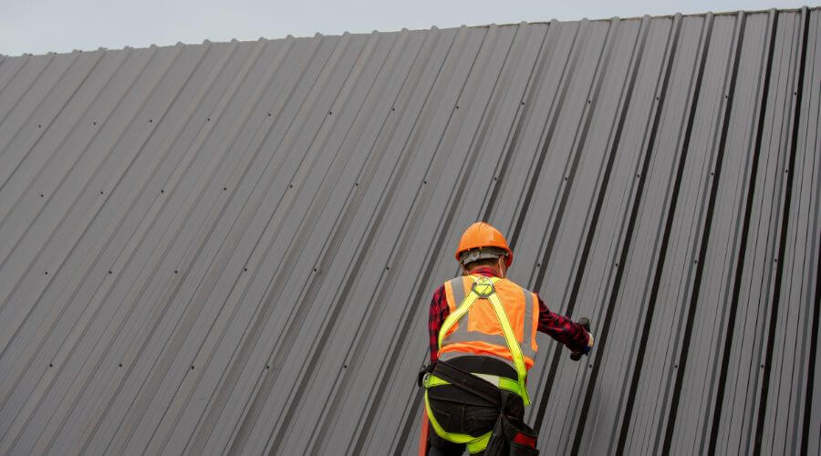 Professional gutter cleaning in Henrietta, MO